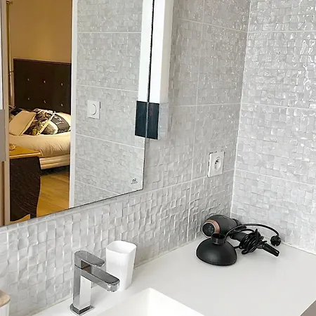 Junior Layon - Maison Bossoreil 3*